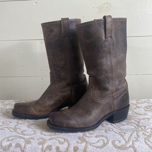 U.S.A Frye Square Toe Distressed Style Brown Leather Harness (W/O) Pull On Boots